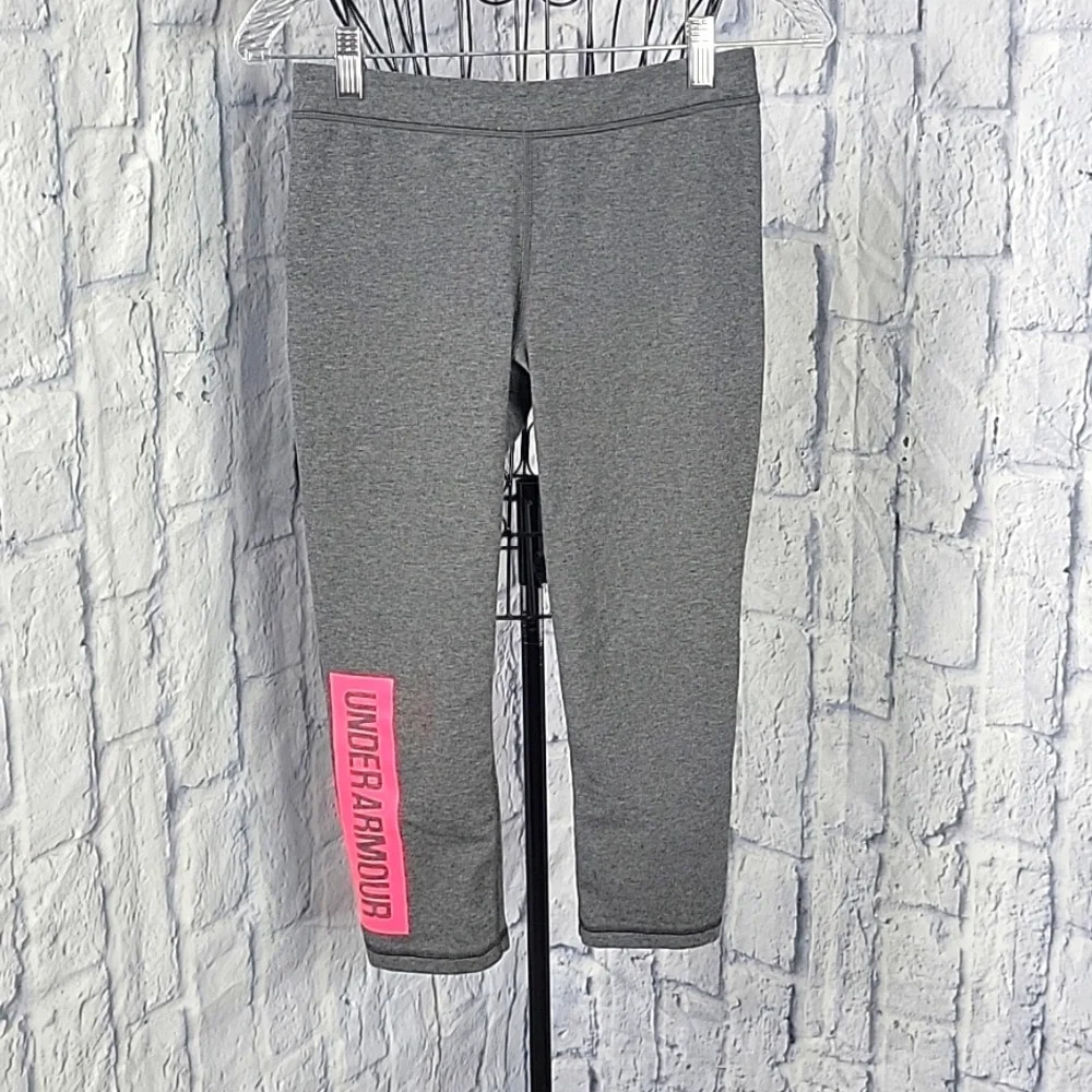 UNDER ARMOUR Gray and Pink Knee Length Athletic Leggings S/M‎